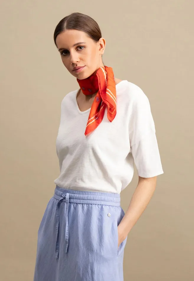 FYNCHHATTON Tshirt With A Stalk Cut In Plain Colors Milksummer Redfresh Rose Women Tshirts FYNCHHATTON Tshirt With A Stalk Cut In Plain Colors Milksummer Redfresh Rose Women Tshirts