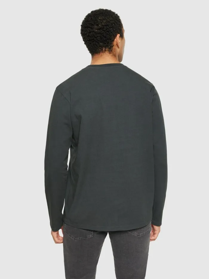 KnowledgeCotton Apparel Long Sleeves Badge Long Sleeve Phantom 8211 Men KnowledgeCotton Apparel Long Sleeves Badge Long Sleeve Phantom 8211 Men