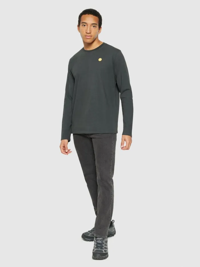KnowledgeCotton Apparel Long Sleeves Badge Long Sleeve Phantom 8211 Men KnowledgeCotton Apparel Long Sleeves Badge Long Sleeve Phantom 8211 Men