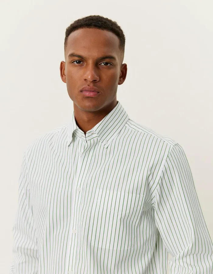 Men Kent Stripe Peached Poplin Shirt 8211 WhiteVintage Green Les Deux ShirtsOvershirts