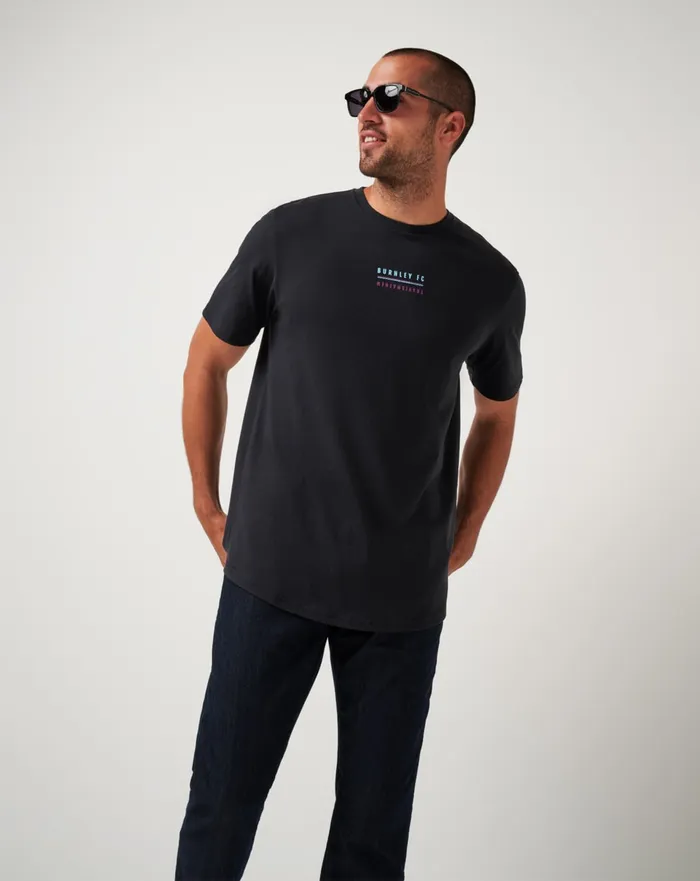 Men Tees TravisMathew BURNLEY BUY OUT TEE Black