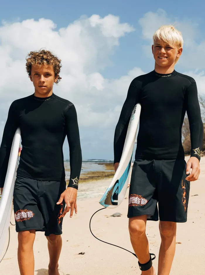 Quiksilver 816 Surfsilk Radical Scallop 16034 Boardshorts Black Boys Boardshorts Quiksilver 816 Surfsilk Radical Scallop 16034 Boardshorts Black Boys Boardshorts