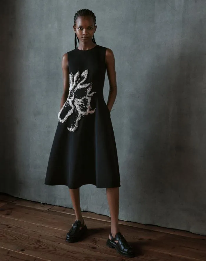 Ready To Wear HandBeaded Rose WoolSilk Crepe Sleeveless Dress Black Lafayette 148 New York Dresses
