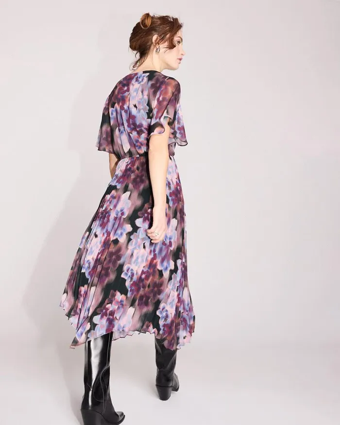RWandCO Dresses ShortSleeve VNeck Pleated Midi Dress Black Movement Floral Multi 8211 Women RWandCO Dresses ShortSleeve VNeck Pleated Midi Dress Black Movement Floral Multi 8211 Women