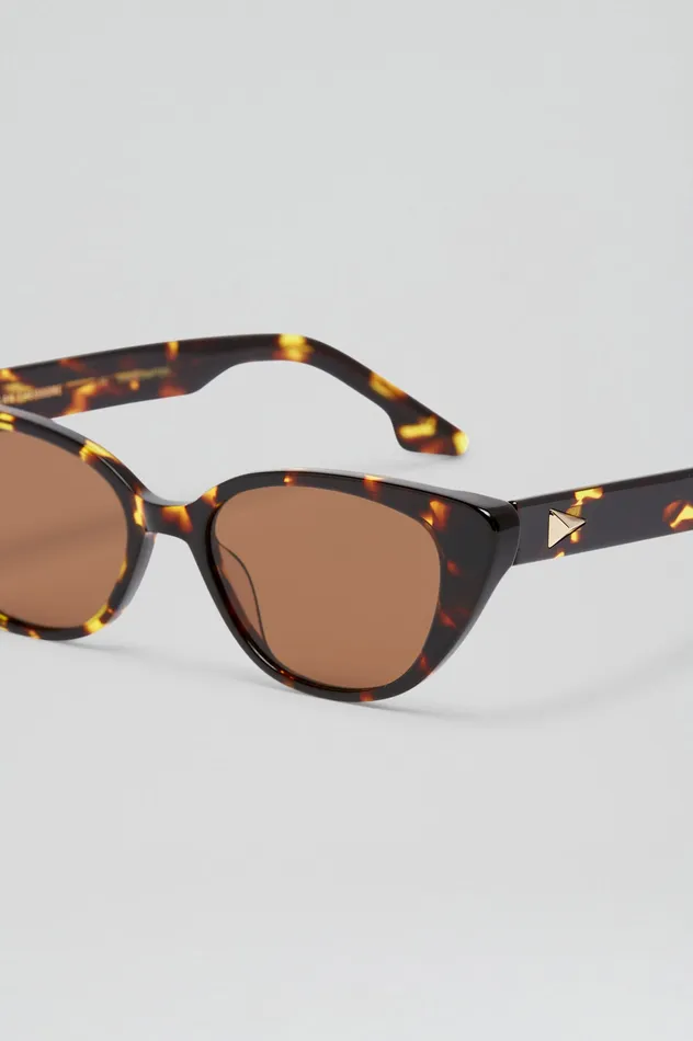 ST FELINE OVAL SUNGLASSES TORTSHELL Women Eyewear Scanlan Theodore ST FELINE OVAL SUNGLASSES TORTSHELL Women Eyewear Scanlan Theodore