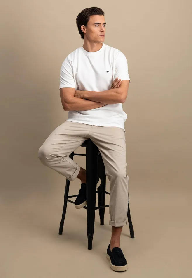 Tshirts Men FYNCHHATTON Tshirt With A Round Neckline Summer Breezenavynew Offwhite