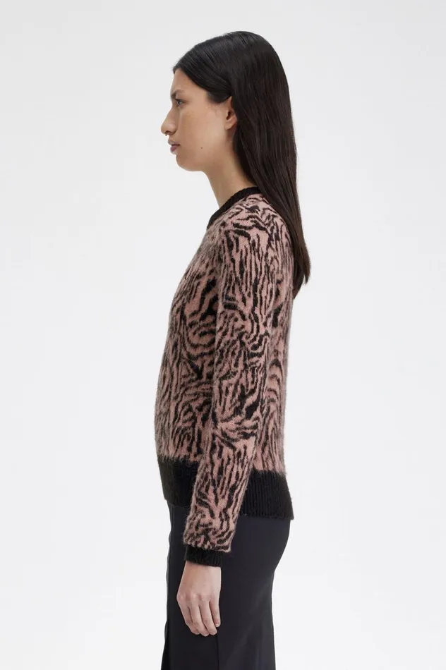 Women Amy Winehouse FoundationZebra Jumper Dusty Rose Pink Fred Perry Knitwear