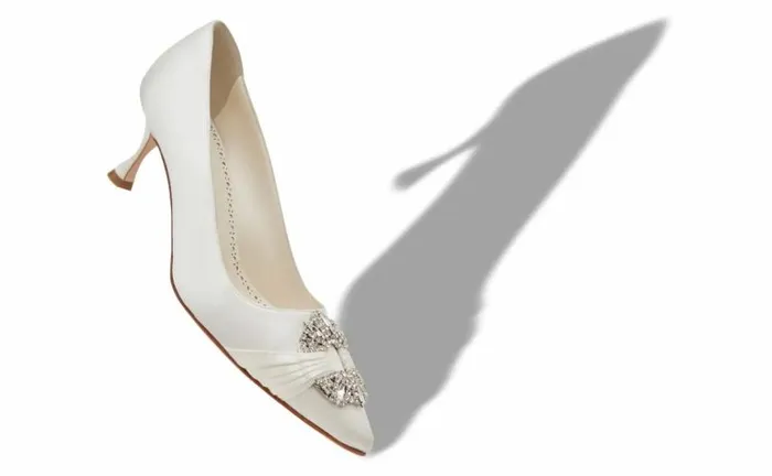 Women Cream Satin Embellished Buckle Pumps Manolo Blahnik Pumps