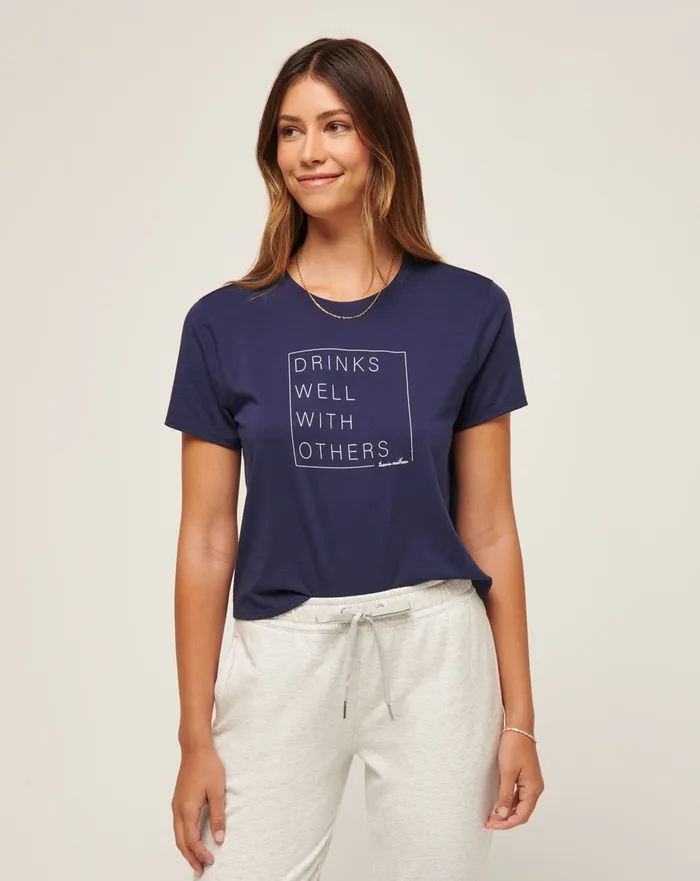 Women Tees TravisMathew DAY AT THE RACES GRAPHIC TEE Navy